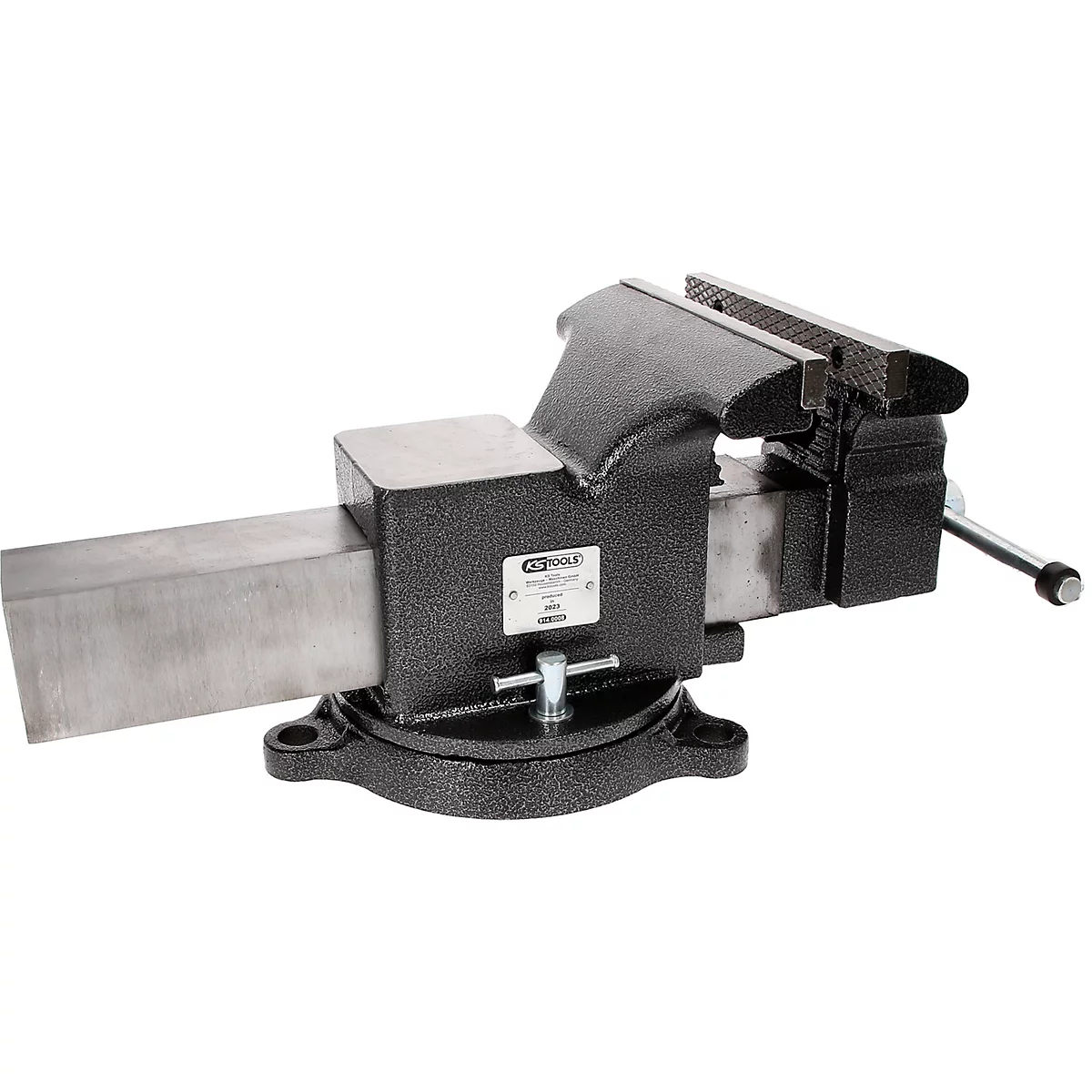 Schwarzer Schraubstock mit Griff, Blickwinkel von oben, freigestellt.